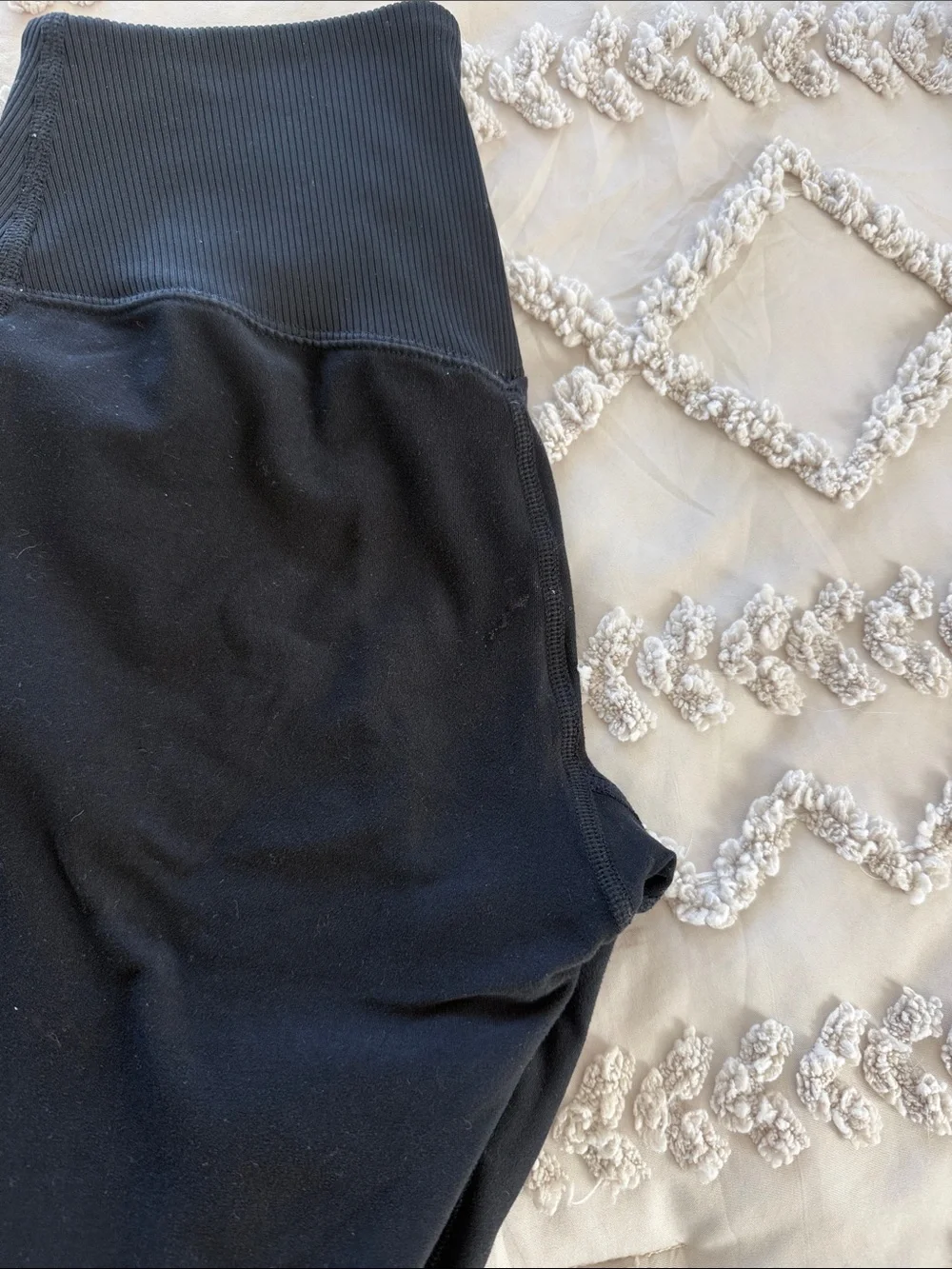 Alo leggings with ribbed cuff and waistband